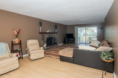 5926FairwayCirc-3