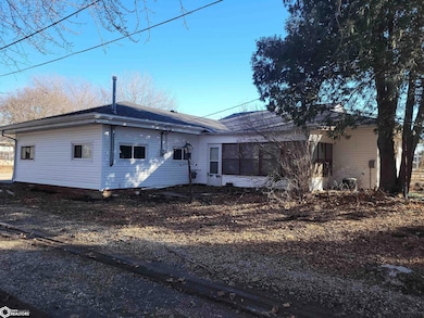 821 NE 2nd St, Eagle Grove, IA 50533 - photo 3