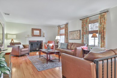 33 Cardinal Rd Middletown NJ-large-015-1
