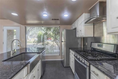 3901 Knollwood Dr unit B, Austin, TX 78731 - photo 5