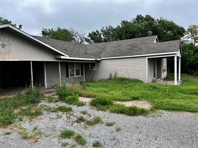 810 E Grand St, Whitewright, TX 75491 - photo 4