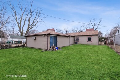 2412 Crescent Dr, Hazel Crest, IL 60429 - photo 2