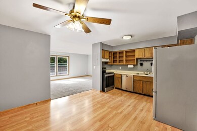 N114W16680 Crown Dr unit 5, Germantown, WI 53022 - photo 6