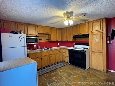 This country kitchen has a dishwasher, fridge, mic