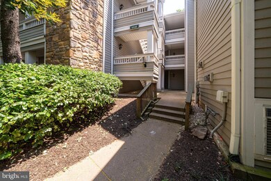 4408 Helmsford Ln unit 201, Fairfax, VA 22033 - photo 2