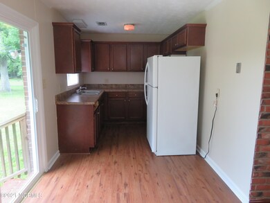 303 Lakewood Dr, Jacksonville, NC 28546 - photo 6