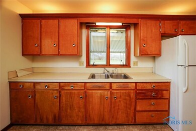 819 Selby St, Findlay, OH 45840 - photo 2