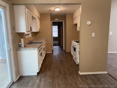442 W 147th St S, Glenpool, OK 74033 - photo 3
