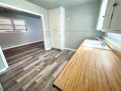 811 S Avenue H, Clifton, TX 76634 - photo 5