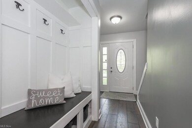 521 Maplewood Ave, Sheffield Lake, OH 44054 - photo 4