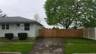 886 Remington Dr, North Tonawanda, NY 14120 - photo 2