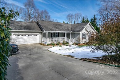 88 Buckeye Dr, Hendersonville, NC 28792 - photo 2