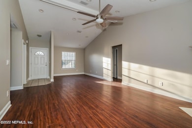005-photo-living-room-9004983