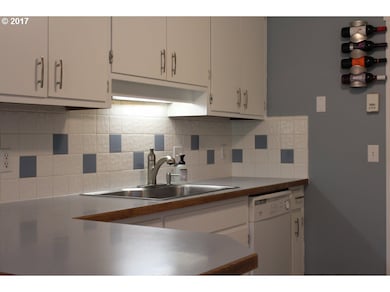 3717 Peppertree Dr, Eugene, OR 97402 - photo 5