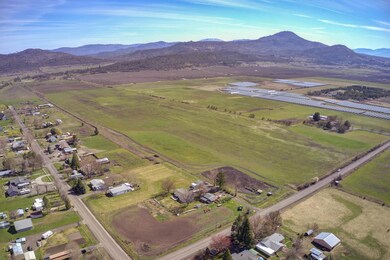 TL2700 Mcloughlin Dr, Central Point, OR 97502 - photo 2