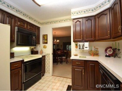 Ample Kitchen Cabinets