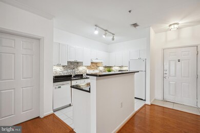 11352 Aristotle Dr unit 7-105, Fairfax, VA 22030 - photo 7