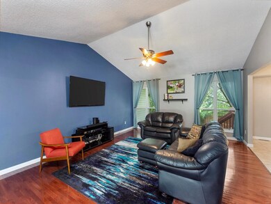 Now that's a GREAT room with vaulted ceiling and g