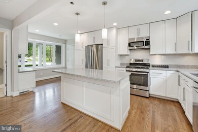 6811 Lemon Rd, McLean, VA 22101 - photo 4