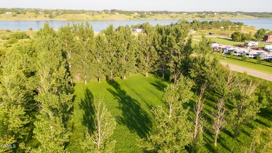 3096 Lake Front Dr, Jamestown, ND 58401 - photo 3