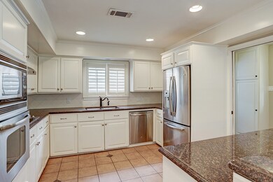 10115 Lynbrook Hollow St, Houston, TX 77042 - photo 4