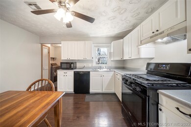 217 W 6th St, Claremore, OK 74017 - photo 6