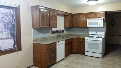 2422 Patricia Ln, Homewood, IL 60430 - photo 6