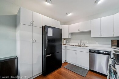 7220 Bluewater Dr unit 141, Clarkston, MI 48348 - photo 6