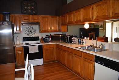 504 Live Oak Ave, Bay City, TX 77414 - photo 2