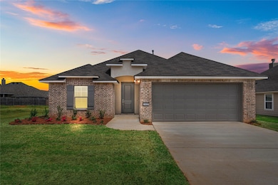 View of front of home featuring a front lawn, driv