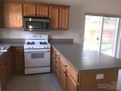 20667 Honeysuckle Ln, Bend, OR 97702 - photo 5