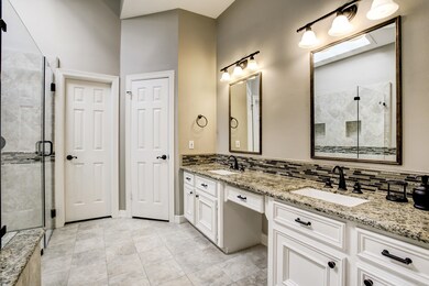 10116 Valley Forge Dr unit 16, Houston, TX 77042 - photo 4