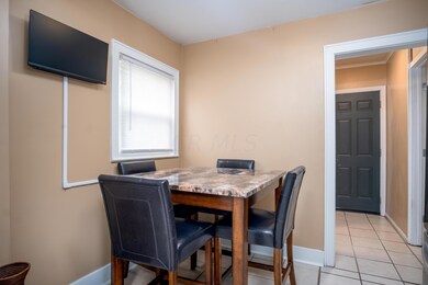 Eat-in Kitchen
