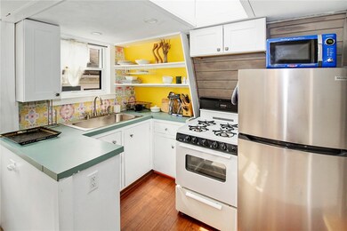 7 Bull St unit 3, Newport, RI 02840 - photo 5
