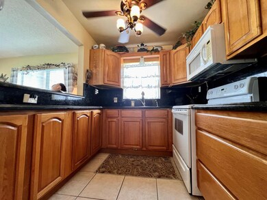 227 Camden J, West Palm Beach, FL 33417 - photo 4