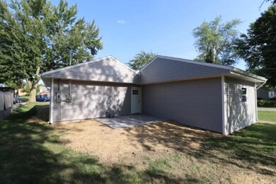 1535 Dallas St, Auburn, IN 46706 - photo 2