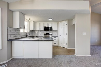 417 S Valley Dr, Nampa, ID 83686 - photo 5