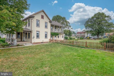 819 W Main St, Mount Joy, PA 17552 - photo 3