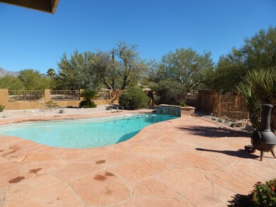 Great poolside deck