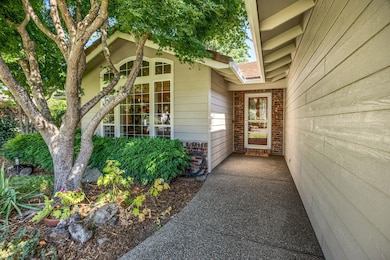 760 Annalee Dr, Central Point, OR 97502 - photo 4