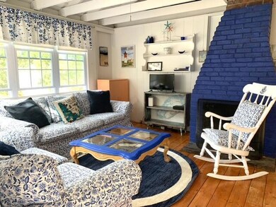39 Robert living room