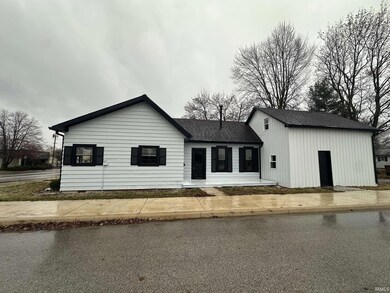 121 N Mulberry St, Churubusco, IN 46723 - photo 2