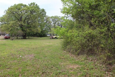 1017 Meadow Oaks St, Azle, TX 76020 - photo 3