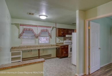 Eat-In-Kitchen
