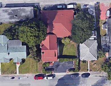 OUR RED ROOF 3-PLEX   -   3 PARKING SPOTS IN THE FRONT AND 3 IN THE BACK