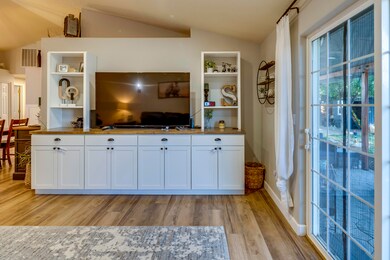 2431 SW Reindeer Ave, Redmond-9