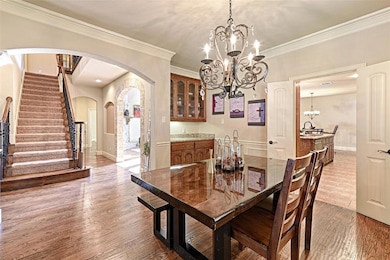 Dining room open to entryway and easy kitchen access