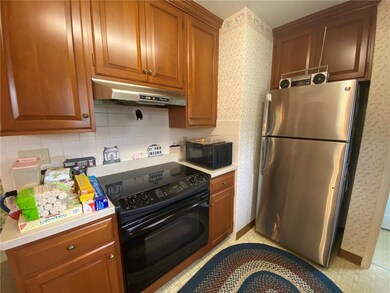 1342 Hemlock Dr, Whitehall, PA 18052 - photo 3