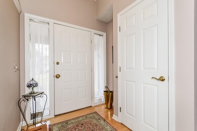 005-Foyer-5375125-large