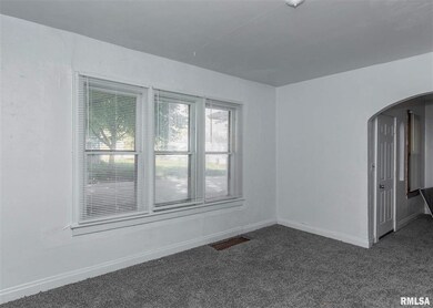 1851 W 8th St, Davenport, IA 52802 - photo 5